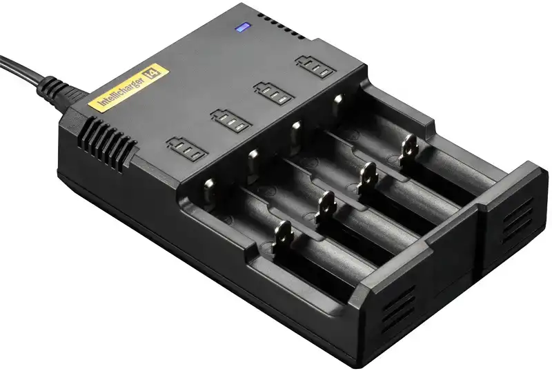 Зарядное устройство Nitecore I4 charger с адаптером 12V для авто зарядки
