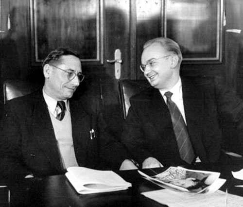  Георгий Околович (слева) и Николай Хохлов (21 апреля 1954 г.)
