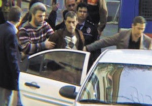  Задержанный Hasan Çoköz и его оружие — клон «Осы» неизвестного происхождения