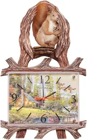 Чучело Чернышенко И.Е. ФОП "Белка с часами" с картиной "Лесной домик" (осень)