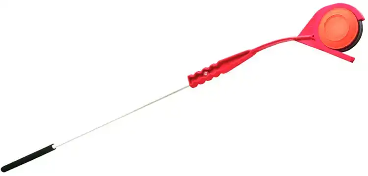 Ручной метатель стендовых тарелочек MTM EZ-Throw MR (на 1 шт.) с удлинителем рукояти. Материал – пластик. Цвет – красный.